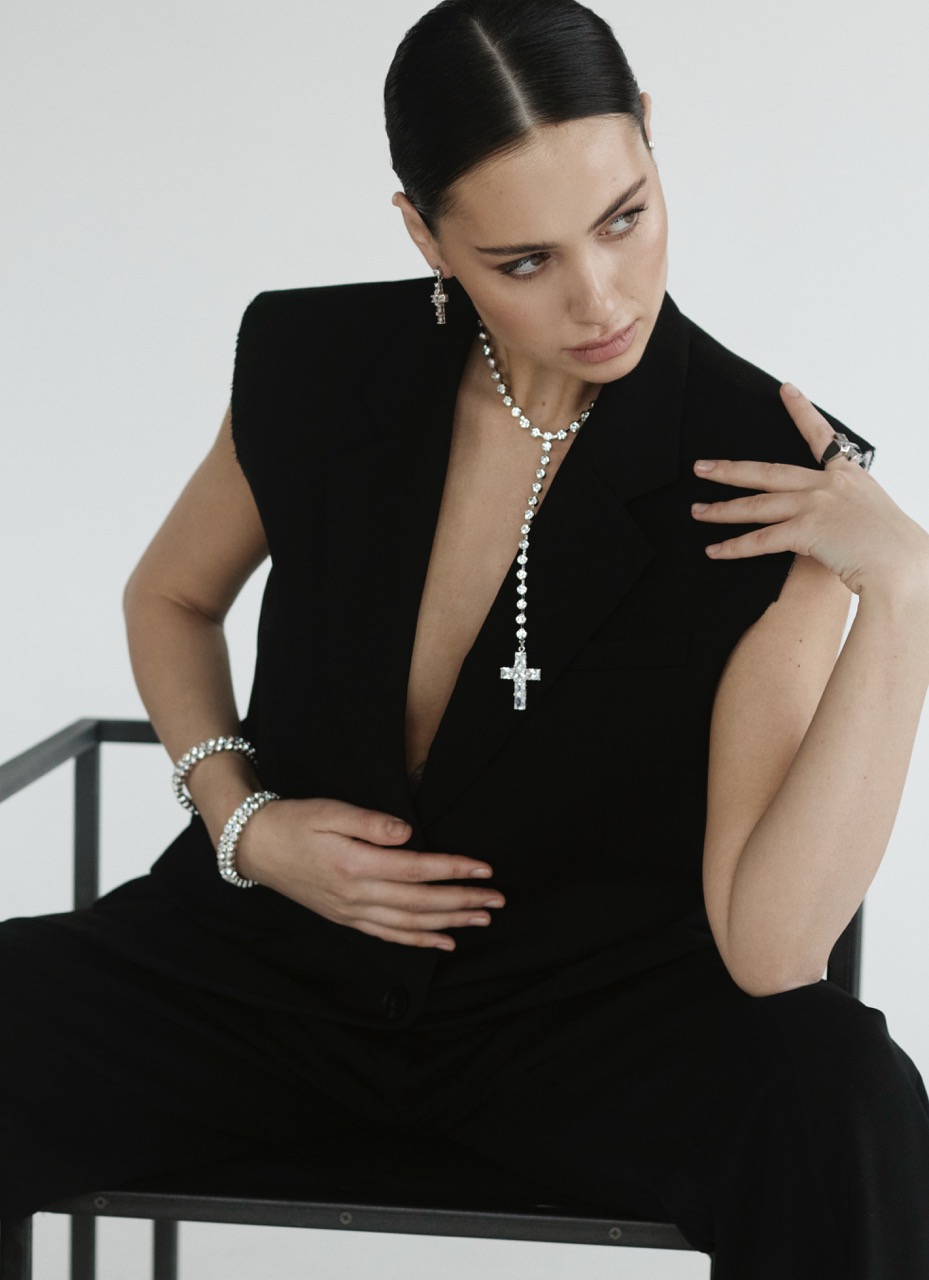 Кулон Prism of Elegance галстук с крупными камнями и крестом