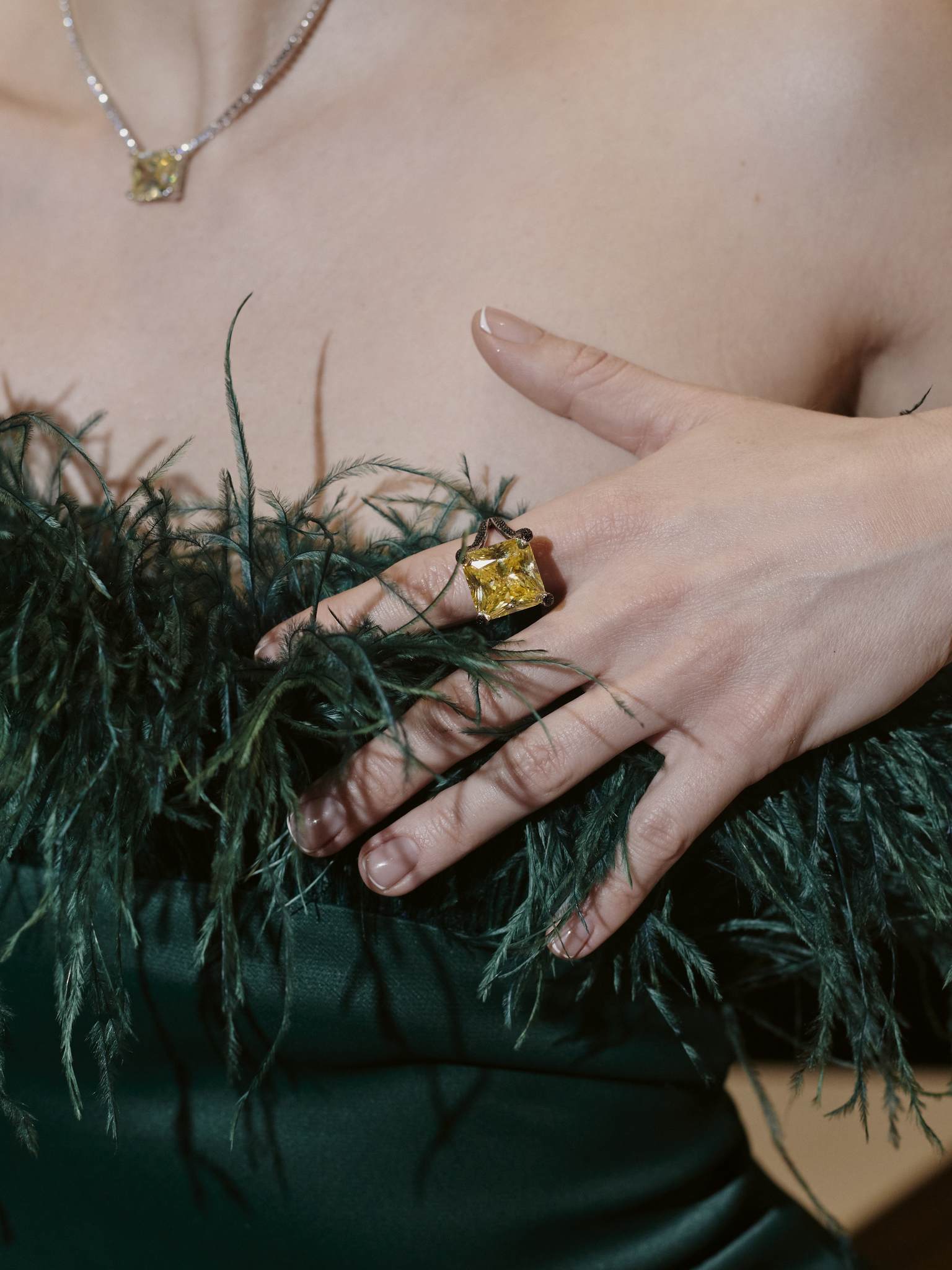 Кольцо Prism of Elegance крупным желтым камнем и черной россыпью