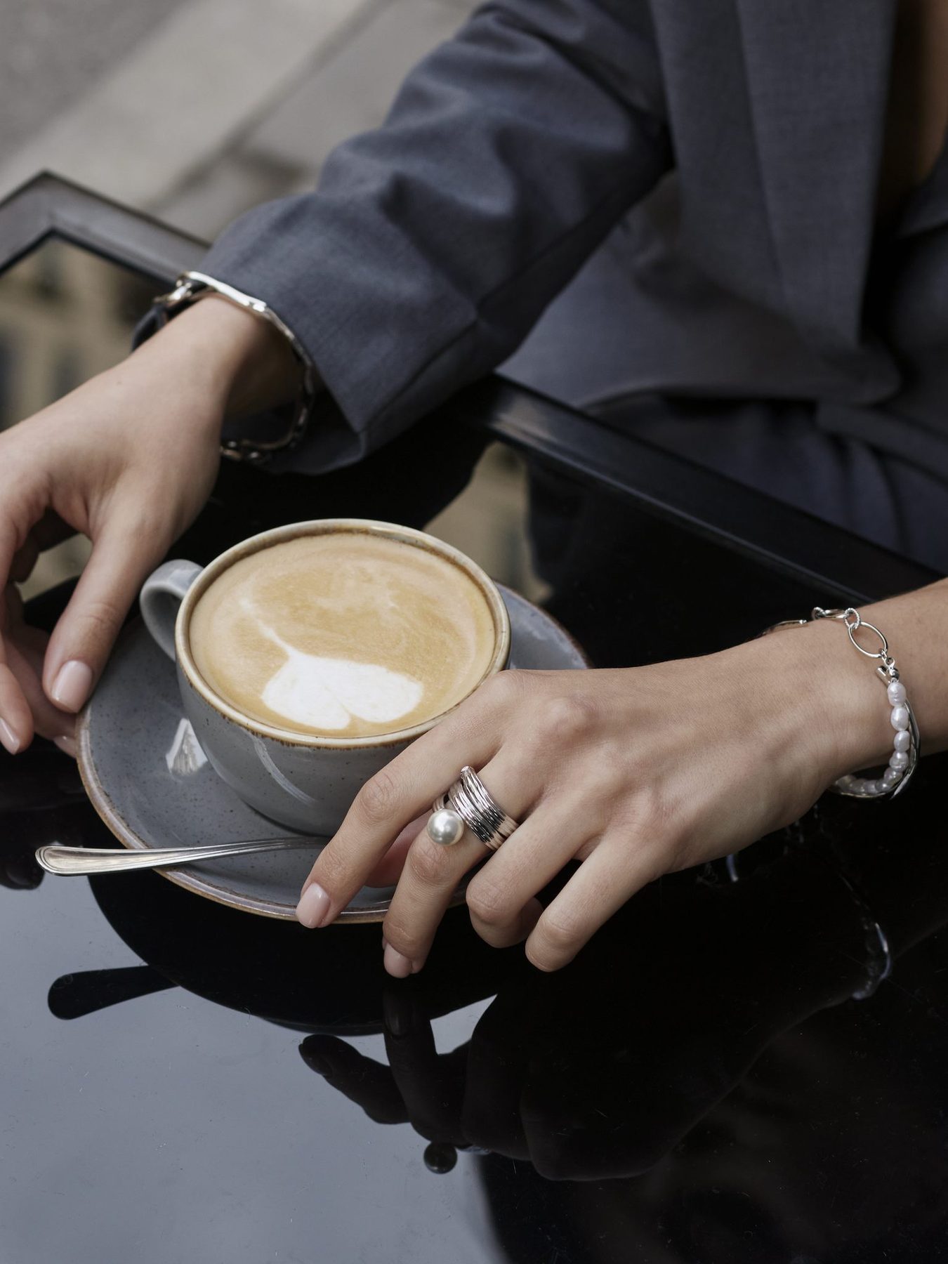 Кольцо Pearl крученое с жемчужиной