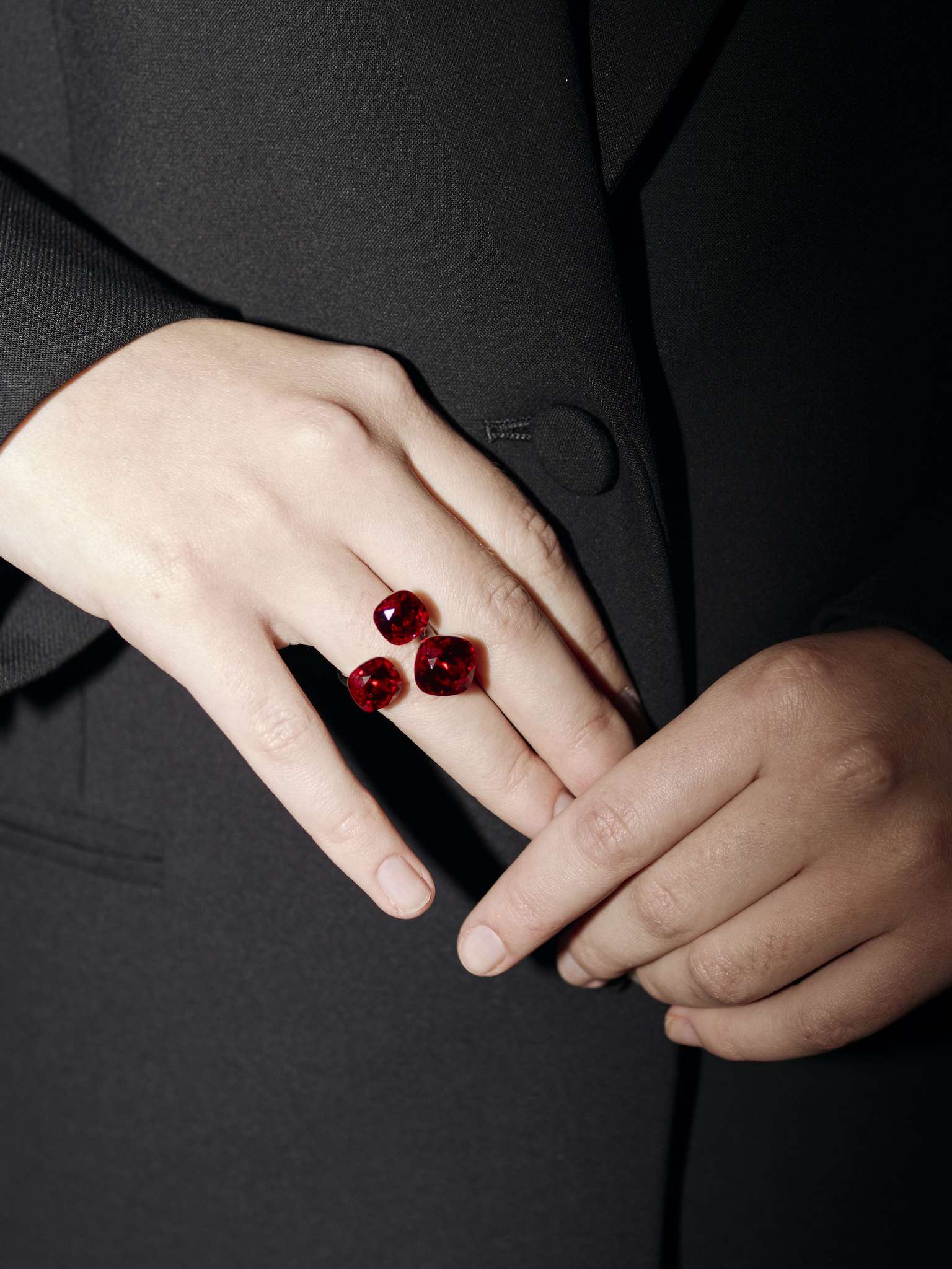 Кольцо Prism of Elegance с тремя камнями swarovski в винном цвете
