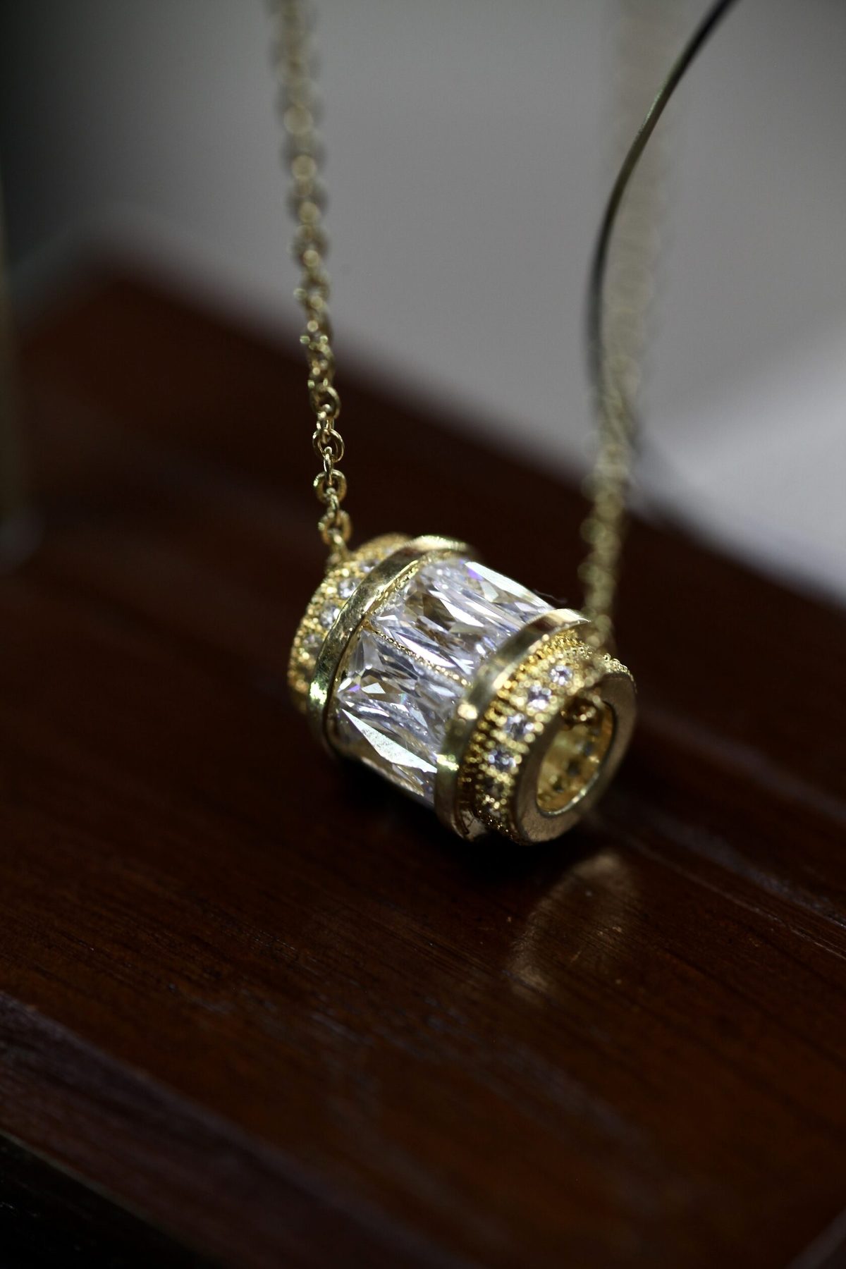 Кулон Crystal бегунок с багетными камнями