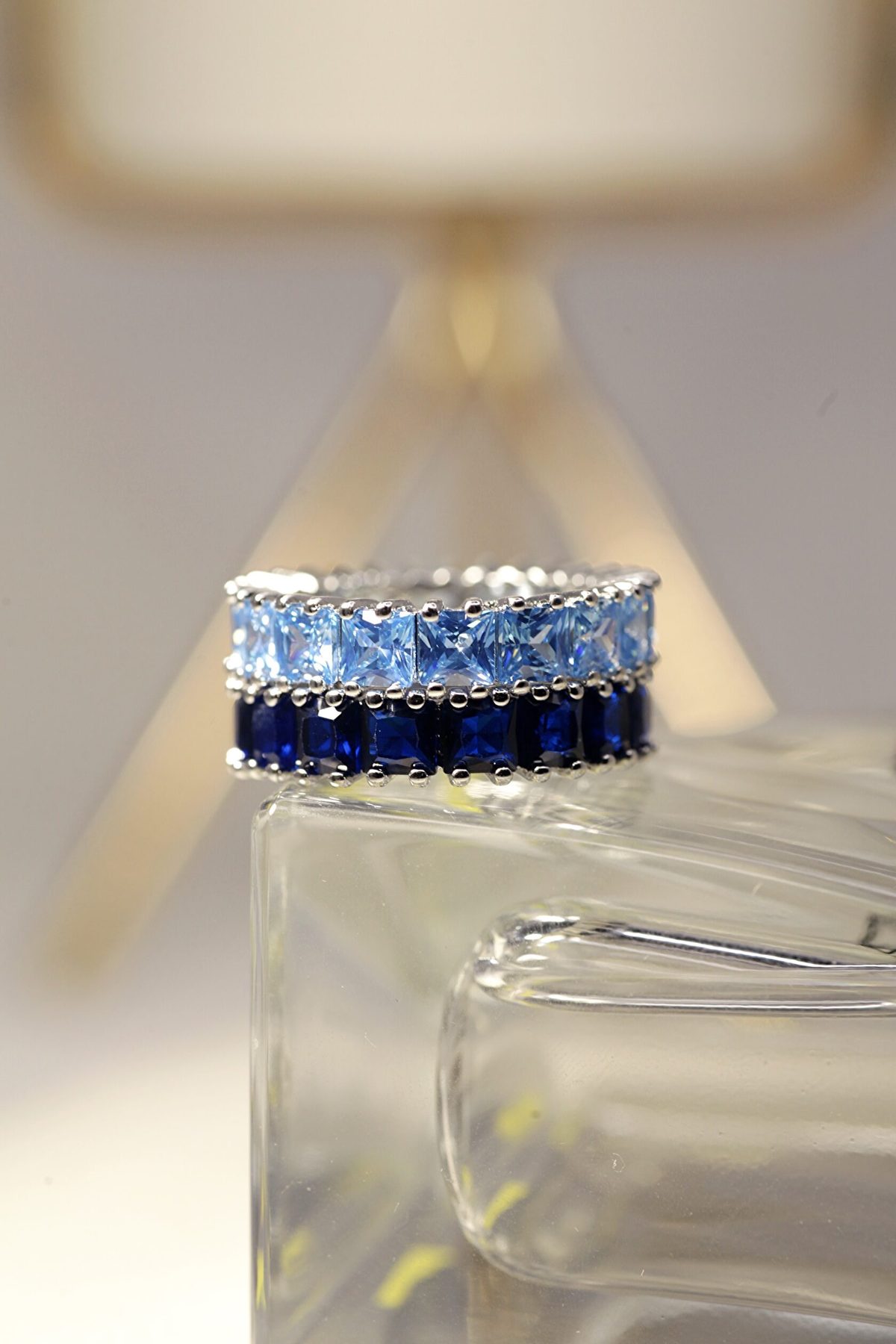 Кольцо Prism of Elegance дорожка с голубыми камнями