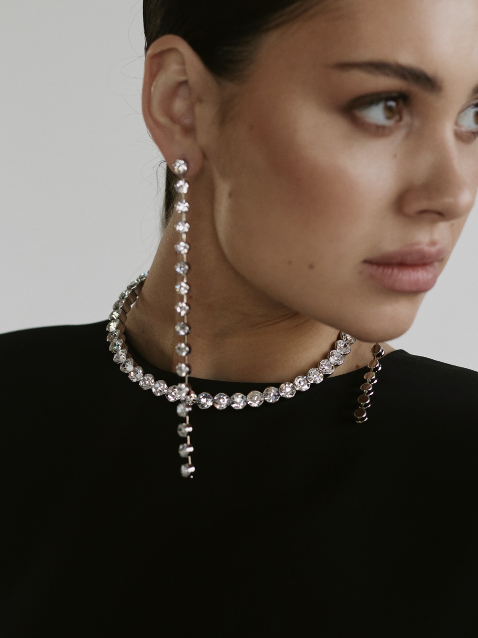 Серьги Prism of Elegance длинные с крупными камнями в цвете графит