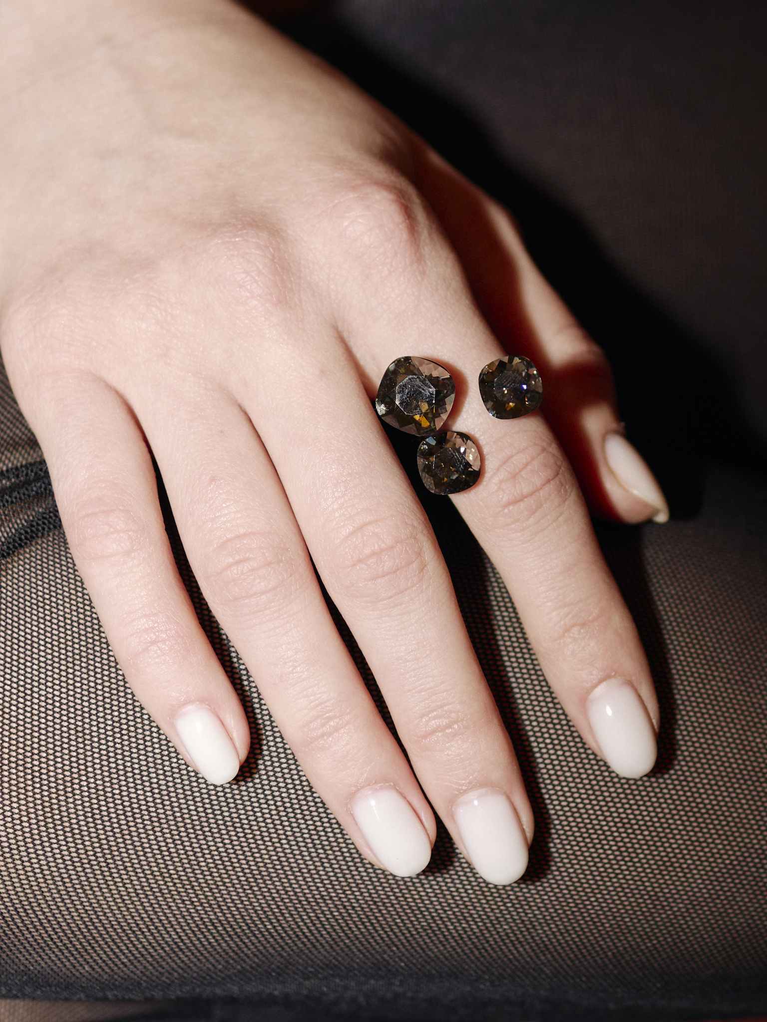 Кольцо Prism of Elegance с тремя камнями swarovski в цвете графит