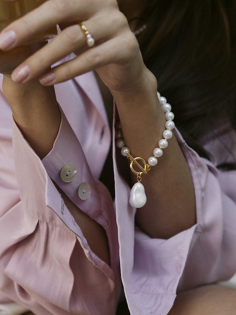 Браслет Pearl с подвесом из акрилла в форме жемчужин на жемчужной основе