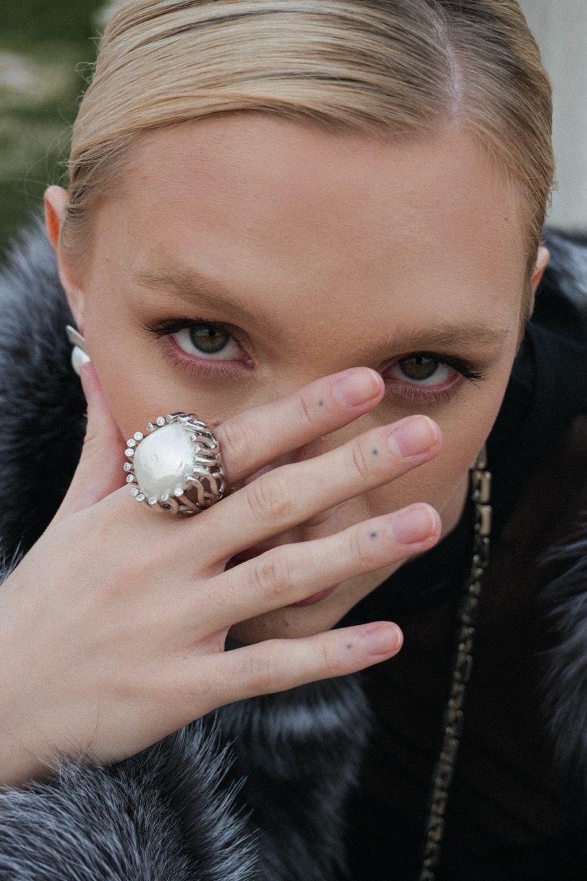 Кольцо Madreperla с жемчужиной полусферой